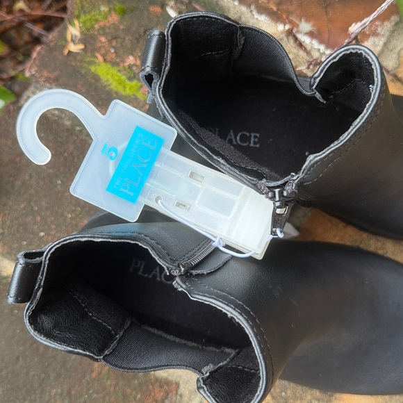 The Children’s Place Black Ankle Boots size 5 - Picture 2 of 7